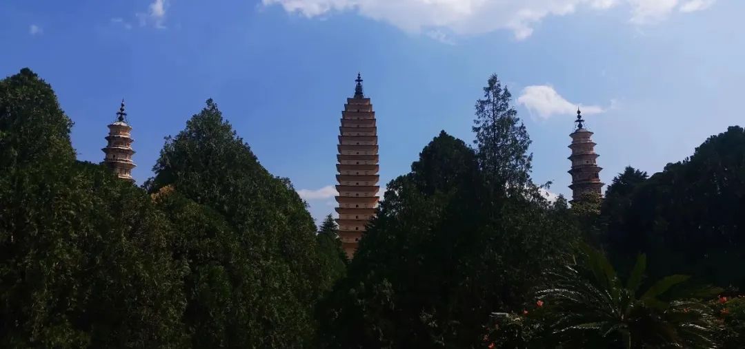 DƬ